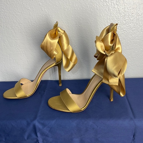 GIANVITO ROSSI gold satin heels 38 - Picture 5 of 11